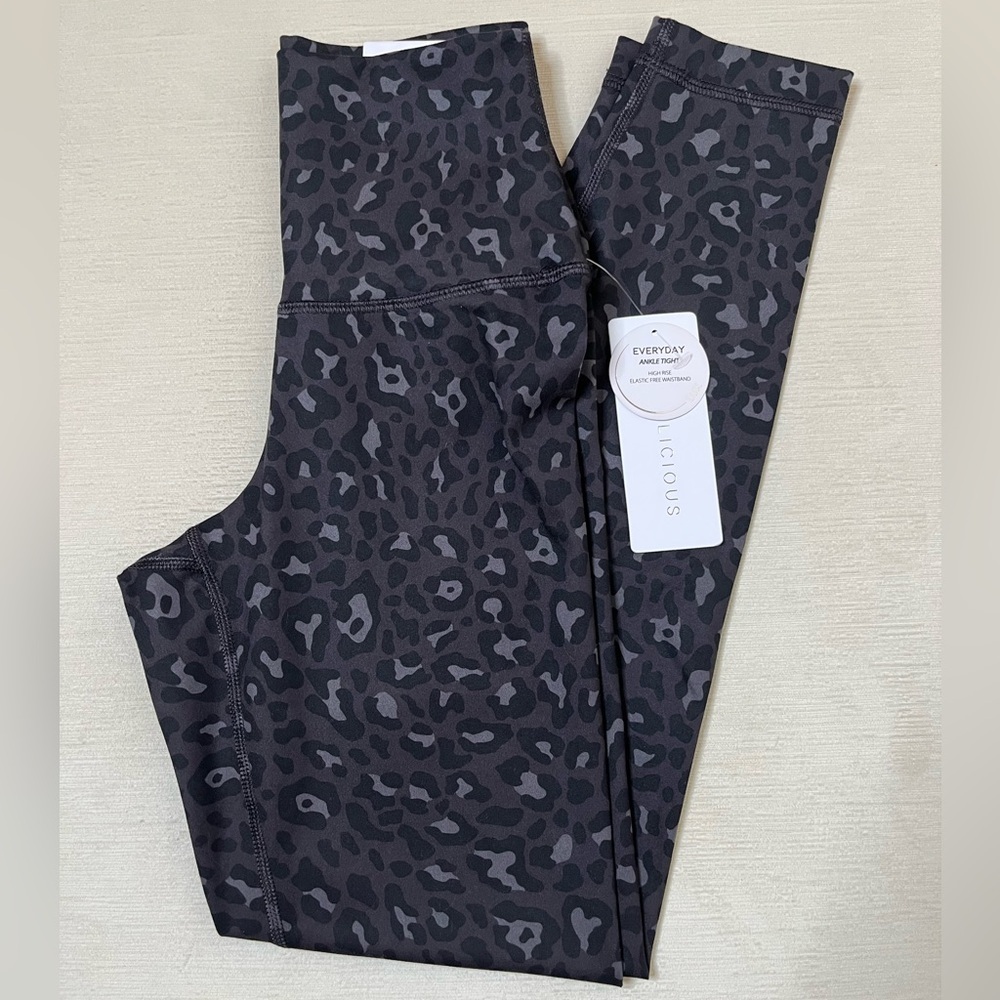 Yogalicious Leggings - Women’s XS Black Gray - Leopard PrintYoga Athletic